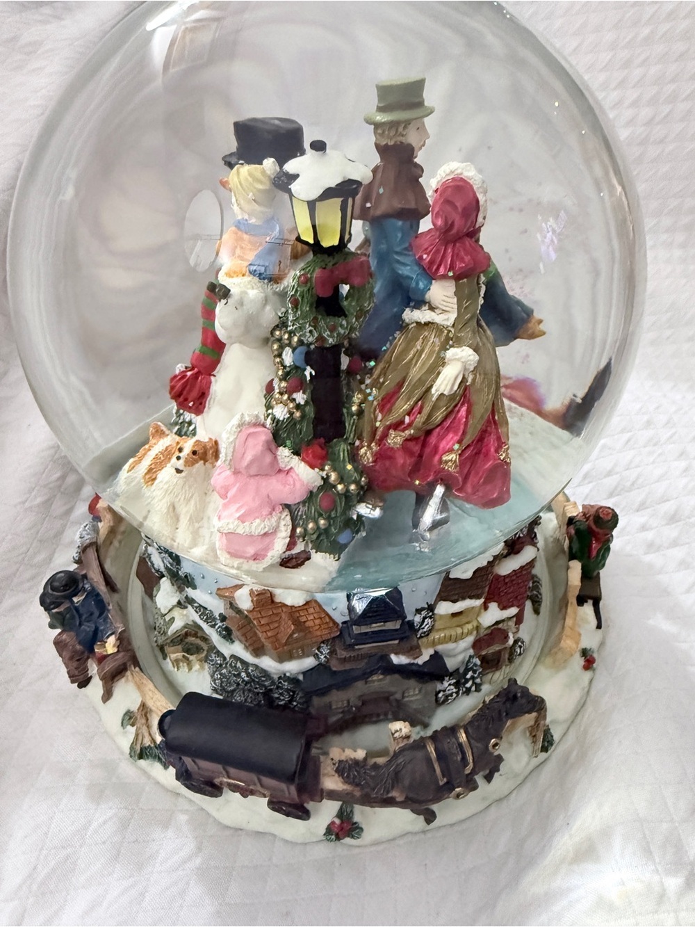 Large Animated Christmas Musical Snow Globe 7" Works. Like New! - Picture 7 of 9